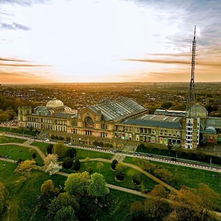 Entire Apartment Alexandra Palace, London Eksteriør bilde