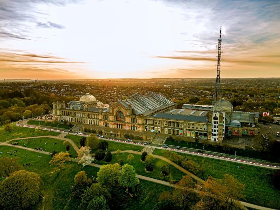 Entire Apartment Alexandra Palace, London Eksteriør bilde